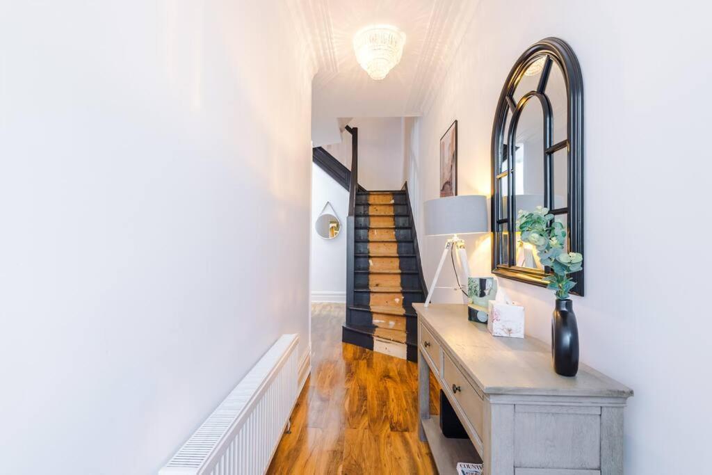 Huge House In Leeds 6Br Sleeps13 By Purestay Short Lets Meanwood エクステリア 写真